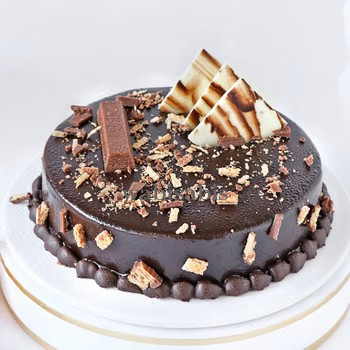 Crunchy Kit-Kat Chocolate Cake